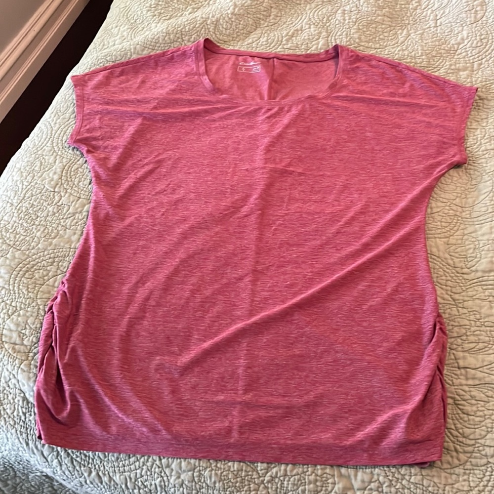 Size M Eddie Bauer athletic top with ruched and dolman sleeves. Dusty pink